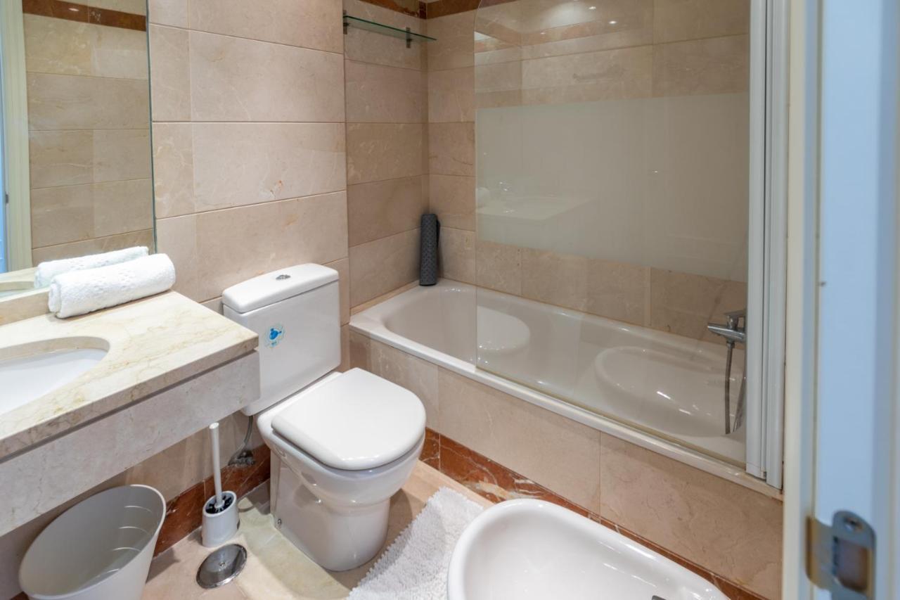 2Br Calanova Grand Golf - Wifi/Ac/Pool Lägenhet Málaga Exteriör bild
